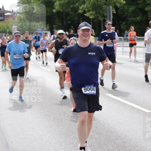 29.06.2025 - hella hamburg halbmarathon Jannik Wohlers http://msf.ph/oto/8340355 29.06.2025 10:41:46 Lombardsbrücke 1039, 1624, 1752, 2145, 2523, 2974, 3276, 3326, 3568, 4329, 4353, 4735, 4736, 4885, 5419, 5671, 6136, 6153, 6837, 6917, 7357, 8014, 8459, 8712, 8908, 9008, 9223, 9370, 10027, 10734, 10842, 11024, 11074, 11075, 11207, 11464, 11468, 11840, 11841, 12162, 12403, 12682, 12725, 12854, 12903, 12904, 13205, 13456, 13715, 13952, 13953, 14108, 14129, 14158, 14328, 14381, 14486, 14530, 14585, 15155, 15311, 16743, 17423, 18137 meine-sportfotos.de