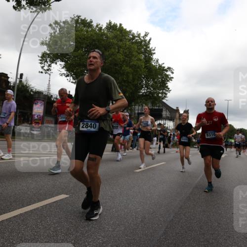 29.06.2025 - hella hamburg halbmarathon Yannick Fuchs http://msf.ph/oto/8340395 29.06.2025 10:52:09 20KM 1319, 1595, 1833, 2488, 2656, 2840, 2907, 3251, 3859, 4319, 4502, 4632, 4708, 4833, 5277, 5341, 5926, 6104, 6138, 6147, 6592, 6595, 7082, 7138, 7189, 7856, 8322, 8585, 9230, 9316, 9485, 10020, 10319, 10788, 11394, 11645, 11846, 12378, 12495, 12585, 12879, 13287, 13512, 13694, 13816, 13880, 14266, 14571, 15197, 15434, 15527, 16189, 16531, 17405, 17415, 17827, 18068, 18180, 18492, 18501, 18587, 18891 meine-sportfotos.de