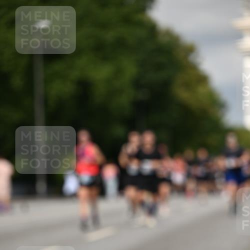 29.06.2025 - hella hamburg halbmarathon Dr. Thomas Lammeyer http://msf.ph/oto/8340410 29.06.2025 10:18:01 Kennedybrücke 1406, 1747, 2891, 2990, 3939, 4032, 4962, 5546, 5719, 6089, 7462, 7802, 7991, 8001, 8147, 8673, 9141, 9845, 9886, 10442, 10443, 11355 meine-sportfotos.de