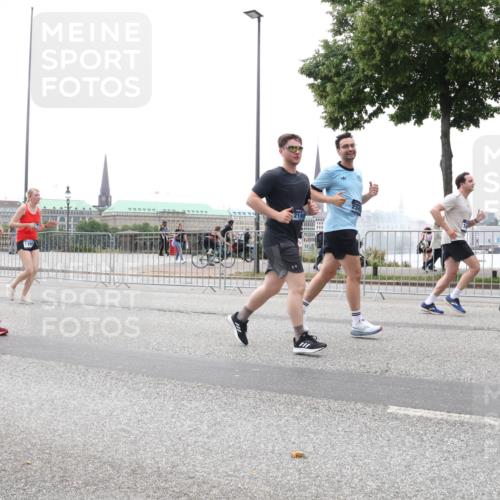 29.06.2025 - hella hamburg halbmarathon Lena Gebhardt http://msf.ph/oto/8340464 29.06.2025 10:47:43 Lombardsbrücke 3550, 214, 1045, 1246, 1392, 1434, 1463, 1523, 1618, 1639, 1704, 1926, 2148, 2197, 2407, 2491, 2545, 2704, 2790, 2882, 2994, 3049, 3339, 4037, 4184, 4325, 4423, 4806, 4856, 4895, 4974, 4975, 5621, 5622, 5886, 5895, 6255, 6256, 6879, 6995, 7240, 7403, 7427, 7630, 7631, 7916, 7970, 8077, 8105, 8270, 8310, 8550, 8774, 8915, 8953, 9018, 9356, 9687, 9696, 9697, 10658, 10991, 11351, 11458, 11730, 11738, 11802, 11909, 12431 meine-sportfotos.de