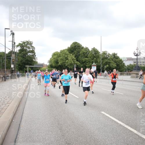 29.06.2025 - hella hamburg halbmarathon Jannik Wohlers http://msf.ph/oto/8340467 29.06.2025 10:55:37 Lombardsbrücke 1738, 1909, 2095, 2793, 3268, 4265, 4354, 4470, 4473, 4836, 5306, 5994, 6055, 6056, 6113, 6494, 6594, 6968, 7516, 7616, 8005, 8110, 8305, 8533, 9838, 9861, 9865, 10449, 10640, 10987, 12267, 13055, 13627, 14124, 14142, 14221, 14280, 14281, 14492, 15173, 15199, 15272, 15763, 15764, 16413, 16960, 17038, 17039, 17168, 18195, 18329, 18349 meine-sportfotos.de