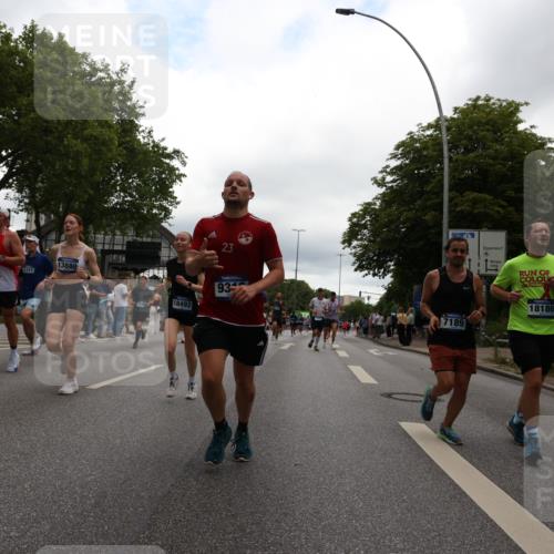 29.06.2025 - hella hamburg halbmarathon Yannick Fuchs http://msf.ph/oto/8340518 29.06.2025 10:52:09 20KM 1319, 1595, 1833, 2488, 2656, 2840, 2907, 3251, 3859, 4319, 4502, 4632, 4708, 4833, 5277, 5341, 5926, 6104, 6138, 6147, 6592, 6595, 7082, 7138, 7189, 7856, 8322, 8585, 9230, 9316, 9485, 10020, 10319, 10788, 11394, 11645, 11846, 12378, 12495, 12585, 12879, 13287, 13512, 13694, 13816, 13880, 14266, 14571, 15197, 15434, 15527, 16189, 16531, 17405, 17415, 17827, 18068, 18180, 18492, 18501, 18587, 18891 meine-sportfotos.de