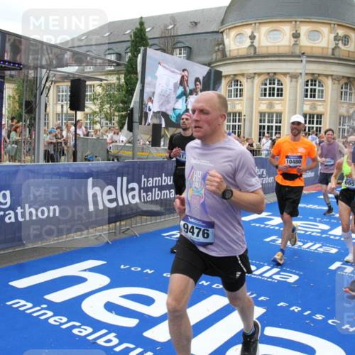 29.06.2025 - hella hamburg halbmarathon Michael Strokosch http://msf.ph/oto/8340530 29.06.2025 10:51:22 Ziel 1461, 1817, 2364, 2636, 2718, 4814, 6657, 6776, 8316, 8930, 8989, 9476, 10480, 10667, 11124, 11512, 11625, 12016, 13047, 14865, 14994, 18019, 18489 meine-sportfotos.de