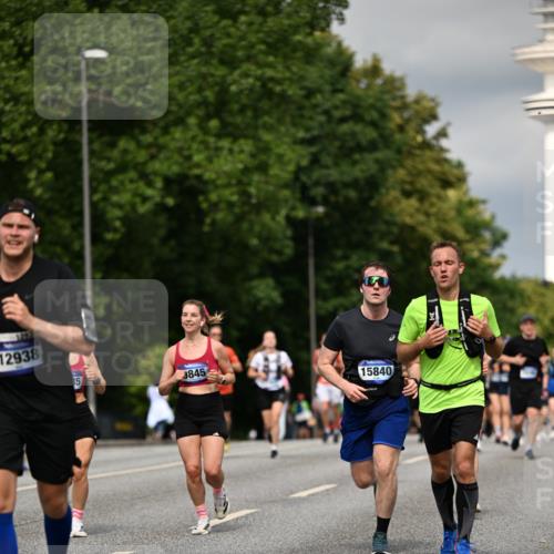 29.06.2025 - hella hamburg halbmarathon Dr. Thomas Lammeyer http://msf.ph/oto/8340533 29.06.2025 10:18:05 Kennedybrücke 1406, 1747, 2990, 3939, 4032, 4962, 5546, 5670, 5719, 6083, 6089, 7209, 7802, 7840, 7991, 8001, 8147, 8409, 8673, 9141, 9845, 9886, 10442, 10443, 11355 meine-sportfotos.de