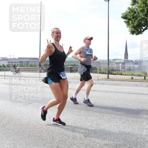 29.06.2025 - hella hamburg halbmarathon Lena Gebhardt http://msf.ph/oto/8340584 29.06.2025 10:13:26 Lombardsbrücke 17474, 859, 7346, 1007, 1747, 1859, 2055, 2721, 2904, 2961, 2987, 3218, 3360, 3728, 3729, 4187, 4795, 4950, 5232, 5546, 6026, 6489, 6717, 6724, 7346, 7446, 7447, 7460, 7873, 7913, 8279, 8398, 8405, 8913, 9128, 9141, 9527, 9612, 10977, 12313, 12492, 12797, 12928, 12929, 13331, 13928, 14404, 15663, 15922, 16030, 16255, 16437, 16491, 17472, 17474, 17699, 17988, 18048, 18222, 18231, 18320, 18732 meine-sportfotos.de