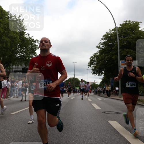29.06.2025 - hella hamburg halbmarathon Yannick Fuchs http://msf.ph/oto/8340593 29.06.2025 10:52:09 20KM 1319, 1595, 1833, 2488, 2656, 2840, 2907, 3251, 3859, 4319, 4502, 4632, 4708, 4833, 5277, 5341, 5926, 6104, 6138, 6147, 6592, 6595, 7082, 7138, 7189, 7856, 8322, 8585, 9230, 9316, 9485, 10020, 10319, 10788, 11394, 11645, 11846, 12378, 12495, 12585, 12879, 13287, 13512, 13694, 13816, 13880, 14266, 14571, 15197, 15434, 15527, 16189, 16531, 17405, 17415, 17827, 18068, 18180, 18492, 18501, 18587, 18891 meine-sportfotos.de