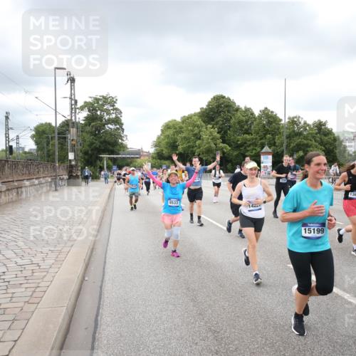 29.06.2025 - hella hamburg halbmarathon Jannik Wohlers http://msf.ph/oto/8340594 29.06.2025 10:55:38 Lombardsbrücke 1738, 1909, 2095, 2793, 3268, 4265, 4354, 4473, 4836, 5306, 5580, 5994, 6055, 6056, 6113, 6494, 6594, 6968, 7516, 7616, 8005, 8110, 8305, 8533, 9435, 9838, 10449, 10640, 10987, 11862, 12267, 13055, 13405, 13627, 14124, 14142, 14221, 14280, 14281, 14492, 15173, 15199, 15272, 15763, 15764, 16413, 16960, 17038, 17039, 18195, 18329, 18349, 19228 meine-sportfotos.de