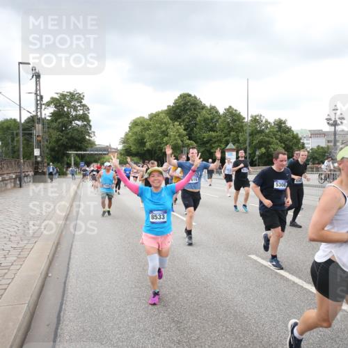 29.06.2025 - hella hamburg halbmarathon Jannik Wohlers http://msf.ph/oto/8340623 29.06.2025 10:55:39 Lombardsbrücke 1738, 1909, 2095, 2793, 3268, 4265, 4354, 4473, 4836, 5306, 5580, 5994, 6055, 6056, 6113, 6494, 6594, 6968, 7516, 7616, 8005, 8305, 8533, 9435, 9606, 9838, 10449, 10640, 10987, 11862, 11863, 12267, 12551, 13055, 13395, 13405, 13627, 14124, 14142, 14221, 14280, 14281, 14492, 15173, 15199, 15272, 15696, 15699, 15763, 15764, 16413, 16960, 17038, 17039, 18195, 18329, 18349, 19228 meine-sportfotos.de