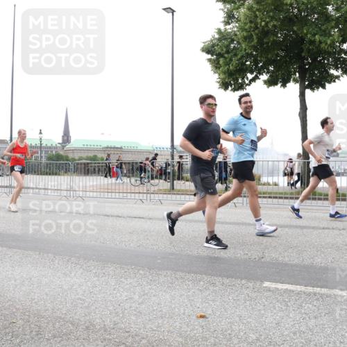 29.06.2025 - hella hamburg halbmarathon Lena Gebhardt http://msf.ph/oto/8340639 29.06.2025 10:47:43 Lombardsbrücke 3550, 234, 1045, 1246, 1392, 1434, 1463, 1523, 1618, 1639, 1704, 1926, 2148, 2197, 2407, 2491, 2545, 2704, 2790, 2882, 2994, 3049, 3339, 4037, 4184, 4325, 4423, 4806, 4856, 4895, 4974, 4975, 5621, 5622, 5886, 5895, 6255, 6256, 6879, 6995, 7240, 7403, 7427, 7630, 7631, 7916, 7970, 8077, 8105, 8270, 8310, 8550, 8774, 8915, 8953, 9018, 9356, 9687, 9696, 9697, 10658, 10991, 11351, 11458, 11730, 11738, 11802, 11909, 12431 meine-sportfotos.de