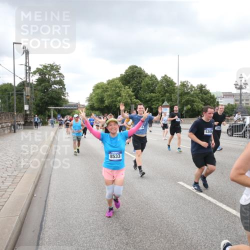29.06.2025 - hella hamburg halbmarathon Jannik Wohlers http://msf.ph/oto/8340640 29.06.2025 10:55:39 Lombardsbrücke 1738, 1909, 2095, 2793, 3268, 4265, 4354, 4473, 4836, 5306, 5580, 5994, 6055, 6056, 6113, 6494, 6594, 6968, 7516, 7616, 8005, 8305, 8533, 9435, 9606, 9838, 10449, 10640, 10987, 11862, 11863, 12267, 12551, 13055, 13395, 13405, 13627, 14124, 14142, 14221, 14280, 14281, 14492, 15173, 15199, 15272, 15696, 15699, 15763, 15764, 16413, 16960, 17038, 17039, 18195, 18329, 18349, 19228 meine-sportfotos.de
