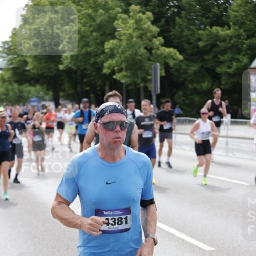 29.06.2025 - hella hamburg halbmarathon Jannik Wohlers http://msf.ph/oto/8340660 29.06.2025 10:41:49 Lombardsbrücke 1039, 1150, 1360, 1624, 1752, 2145, 2523, 2974, 3276, 3326, 3568, 4329, 4353, 4735, 4736, 4885, 4891, 4892, 5419, 5671, 6136, 6828, 6837, 6917, 7357, 7557, 8014, 8459, 8712, 9008, 9223, 9370, 10027, 10734, 10842, 11074, 11075, 11464, 11468, 11840, 11841, 12162, 12403, 12682, 12725, 12854, 12903, 12904, 13205, 13250, 13456, 13715, 13952, 13953, 14108, 14129, 14158, 14328, 14381, 14405, 14486, 14530, 14585, 15155, 15311, 16743, 17423 meine-sportfotos.de