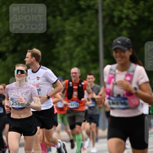 29.06.2025 - hella hamburg halbmarathon Dr. Thomas Lammeyer http://msf.ph/oto/8340666 29.06.2025 10:40:17 Kennedybrücke 1036, 1102, 1183, 1284, 1336, 1717, 2352, 2588, 2827, 3243, 3741, 3990, 4413, 4902, 4937, 5012, 5240, 5531, 6021, 6381, 6845, 6896, 7111, 7275, 7927, 8356, 8947, 10047, 10119, 10336, 10341, 10567, 11010, 11187, 11198 meine-sportfotos.de