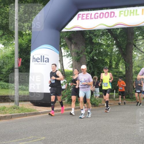29.06.2025 - hella hamburg halbmarathon KatJ http://msf.ph/oto/8340681 29.06.2025 10:48:28 Zwischen KM18-KM19 1128, 2591, 6391, 6415 meine-sportfotos.de