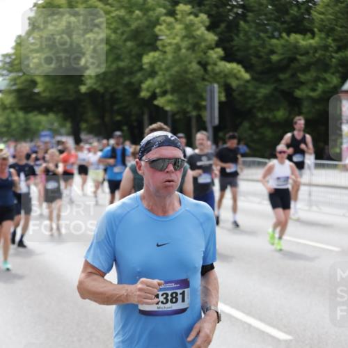 29.06.2025 - hella hamburg halbmarathon Jannik Wohlers http://msf.ph/oto/8340683 29.06.2025 10:41:49 Lombardsbrücke 1039, 1150, 1360, 1624, 1752, 2145, 2523, 2974, 3276, 3326, 3568, 4329, 4353, 4735, 4736, 4885, 4891, 4892, 5419, 5671, 6136, 6828, 6837, 6917, 7357, 7557, 8014, 8459, 8712, 9008, 9223, 9370, 10027, 10734, 10842, 11074, 11075, 11464, 11468, 11840, 11841, 12162, 12403, 12682, 12725, 12854, 12903, 12904, 13205, 13250, 13456, 13715, 13952, 13953, 14108, 14129, 14158, 14328, 14381, 14405, 14486, 14530, 14585, 15155, 15311, 16743, 17423 meine-sportfotos.de