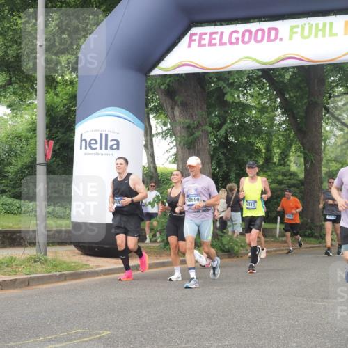 29.06.2025 - hella hamburg halbmarathon KatJ http://msf.ph/oto/8340707 29.06.2025 10:48:28 Zwischen KM18-KM19 1128, 2591, 6391, 6415 meine-sportfotos.de