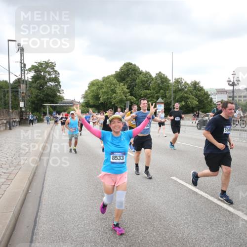 29.06.2025 - hella hamburg halbmarathon Jannik Wohlers http://msf.ph/oto/8340724 29.06.2025 10:55:40 Lombardsbrücke 1738, 1909, 2095, 2793, 3268, 4265, 4354, 4473, 4836, 5306, 5580, 5994, 6055, 6056, 6113, 6494, 6594, 6968, 7025, 7028, 7516, 7616, 8005, 8305, 8533, 9435, 9606, 9838, 10449, 10640, 10987, 11862, 11863, 12267, 12551, 13055, 13395, 13405, 13627, 14124, 14142, 14221, 14280, 14281, 14492, 15103, 15173, 15199, 15272, 15696, 15699, 15763, 15764, 16413, 16960, 17038, 17039, 18195, 18329, 18349, 19228 meine-sportfotos.de