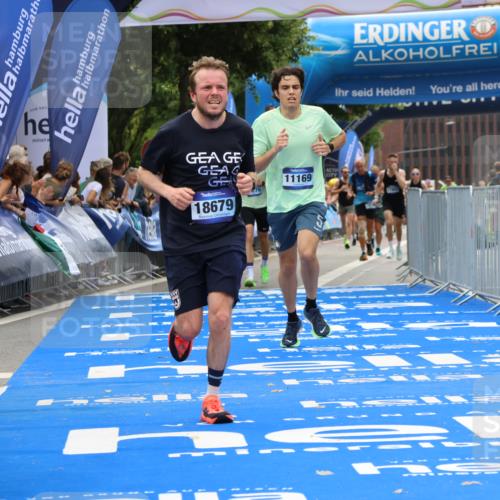 29.06.2025 - hella hamburg halbmarathon Strokosch-Dieckow http://msf.ph/oto/8340727 29.06.2025 10:32:58 Ziel 4463, 4749, 6358, 10453, 11169, 12290, 17802, 18679, 19059 meine-sportfotos.de