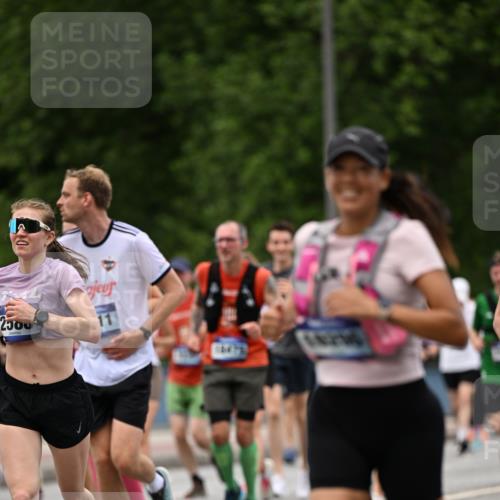 29.06.2025 - hella hamburg halbmarathon Dr. Thomas Lammeyer http://msf.ph/oto/8340738 29.06.2025 10:40:17 Kennedybrücke 1036, 1102, 1183, 1284, 1336, 1717, 2352, 2588, 2827, 3243, 3741, 3990, 4413, 4902, 4937, 5012, 5240, 5531, 6021, 6381, 6845, 6896, 7111, 7275, 7927, 8356, 8947, 10047, 10119, 10336, 10341, 10567, 11010, 11187, 11198 meine-sportfotos.de