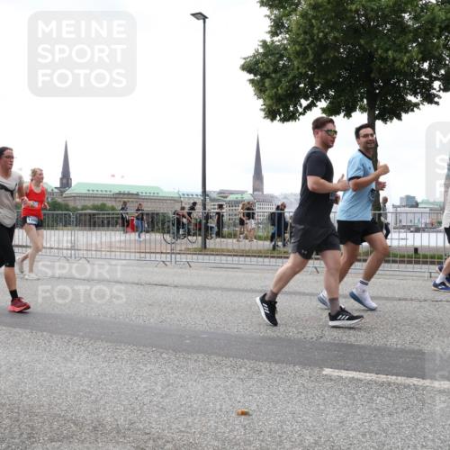 29.06.2025 - hella hamburg halbmarathon Lena Gebhardt http://msf.ph/oto/8340771 29.06.2025 10:47:43 Lombardsbrücke 8550, 1045, 1246, 1392, 1434, 1463, 1523, 1618, 1639, 1704, 1926, 2148, 2197, 2407, 2491, 2545, 2704, 2790, 2882, 2994, 3049, 3339, 4037, 4184, 4325, 4423, 4806, 4856, 4895, 4974, 4975, 5621, 5622, 5886, 5895, 6255, 6256, 6879, 6995, 7240, 7403, 7427, 7630, 7631, 7916, 7970, 8077, 8105, 8270, 8310, 8550, 8774, 8915, 8953, 9018, 9356, 9687, 9696, 9697, 10658, 10991, 11351, 11458, 11730, 11738, 11802, 11909, 12431 meine-sportfotos.de