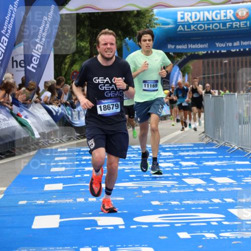 29.06.2025 - hella hamburg halbmarathon Strokosch-Dieckow http://msf.ph/oto/8340809 29.06.2025 10:32:58 Ziel 4463, 4749, 6358, 10453, 11169, 12290, 17802, 18679, 19059 meine-sportfotos.de