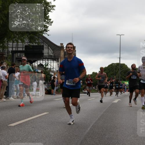 29.06.2025 - hella hamburg halbmarathon Yannick Fuchs http://msf.ph/oto/8340822 29.06.2025 10:52:11 20KM 1319, 1595, 1833, 2250, 2488, 2656, 2840, 2907, 3251, 3859, 4319, 4502, 4550, 4632, 4708, 4767, 5277, 5341, 5926, 6104, 6138, 6147, 6592, 6595, 7082, 7138, 7189, 7856, 8322, 8585, 9230, 9316, 10020, 10319, 10703, 10788, 11394, 11645, 11846, 12378, 12495, 12585, 12879, 13287, 13512, 13694, 13816, 13880, 14266, 14571, 15197, 15434, 15527, 16189, 16531, 17405, 17415, 17531, 17827, 18068, 18180, 18492, 18501, 18587, 18727, 18891 meine-sportfotos.de