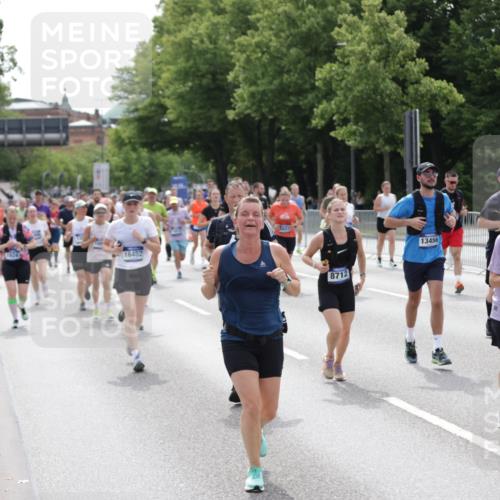 29.06.2025 - hella hamburg halbmarathon Jannik Wohlers http://msf.ph/oto/8340831 29.06.2025 10:41:51 Lombardsbrücke 1150, 1360, 1624, 1752, 1929, 2145, 2523, 2974, 3276, 3605, 4329, 4353, 4885, 4891, 4892, 5419, 5671, 5810, 6136, 6828, 6837, 6917, 7260, 7357, 7557, 7666, 8014, 8459, 8712, 9008, 9370, 10027, 10532, 10734, 10842, 11074, 11075, 11464, 11468, 11677, 11840, 11841, 12162, 12403, 12682, 12725, 12854, 12903, 12904, 13205, 13250, 13456, 13715, 13952, 13953, 14108, 14129, 14158, 14328, 14381, 14405, 14530, 14585, 15155, 15311, 15912, 16352 meine-sportfotos.de