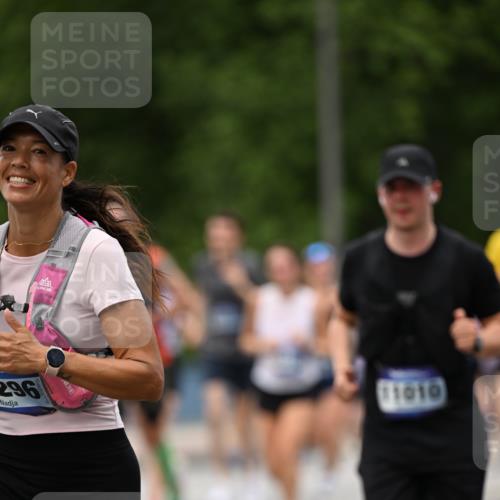 29.06.2025 - hella hamburg halbmarathon Dr. Thomas Lammeyer http://msf.ph/oto/8340889 29.06.2025 10:40:17 Kennedybrücke 1036, 1102, 1183, 1284, 1336, 1717, 2352, 2588, 2827, 3243, 3741, 3990, 4413, 4902, 4937, 5012, 5240, 5531, 6021, 6381, 6845, 6896, 7111, 7275, 7927, 8356, 8947, 10047, 10119, 10336, 10341, 10567, 11010, 11187, 11198 meine-sportfotos.de