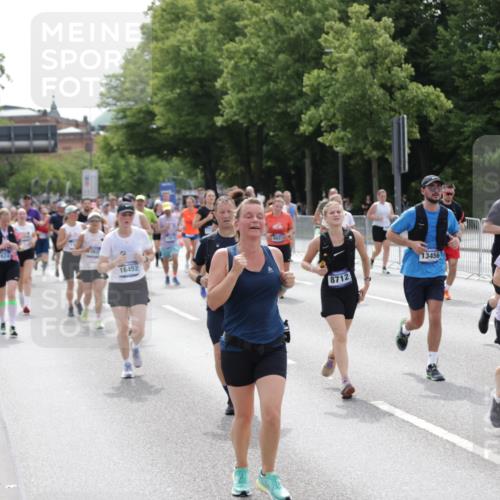 29.06.2025 - hella hamburg halbmarathon Jannik Wohlers http://msf.ph/oto/8340900 29.06.2025 10:41:51 Lombardsbrücke 1150, 1360, 1624, 1752, 1929, 2145, 2523, 2974, 3276, 3605, 4329, 4353, 4885, 4891, 4892, 5419, 5671, 5810, 6136, 6828, 6837, 6917, 7260, 7357, 7557, 7666, 8014, 8459, 8712, 9008, 9370, 10027, 10532, 10734, 10842, 11074, 11075, 11464, 11468, 11677, 11840, 11841, 12162, 12403, 12682, 12725, 12854, 12903, 12904, 13205, 13250, 13456, 13715, 13952, 13953, 14108, 14129, 14158, 14328, 14381, 14405, 14530, 14585, 15155, 15311, 15912, 16352 meine-sportfotos.de
