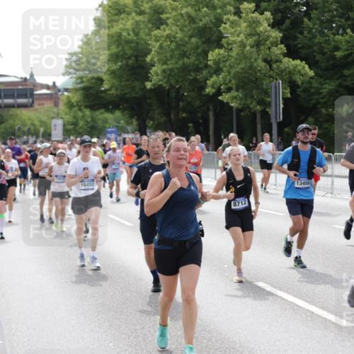 29.06.2025 - hella hamburg halbmarathon Jannik Wohlers http://msf.ph/oto/8340925 29.06.2025 10:41:52 Lombardsbrücke 1150, 1360, 1624, 1752, 1929, 1957, 2145, 2523, 2974, 3276, 3605, 4329, 4353, 4885, 4891, 4892, 5419, 5671, 5810, 6828, 6837, 6917, 7260, 7357, 7557, 7666, 8014, 8459, 8712, 9008, 9370, 10027, 10532, 10734, 10842, 11074, 11075, 11463, 11464, 11468, 11550, 11677, 11840, 11841, 12162, 12403, 12682, 12725, 12854, 12903, 12904, 13205, 13250, 13406, 13456, 13952, 13953, 14108, 14129, 14158, 14328, 14381, 14405, 14530, 14585, 15155, 15311, 15912, 16352 meine-sportfotos.de