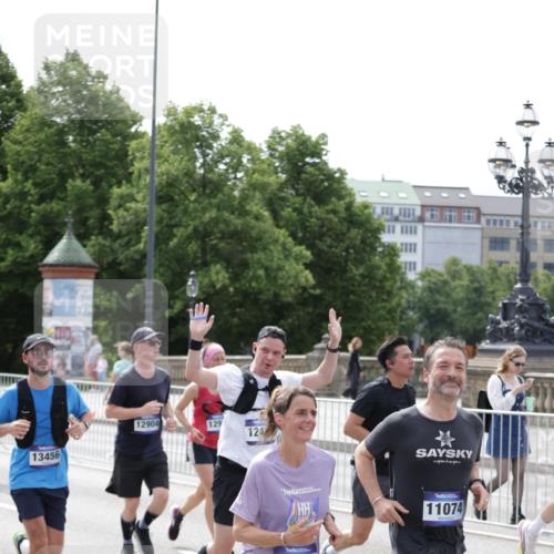 29.06.2025 - hella hamburg halbmarathon Jannik Wohlers http://msf.ph/oto/8340940 29.06.2025 10:41:53 Lombardsbrücke 1150, 1360, 1624, 1752, 1929, 1957, 2069, 2523, 2974, 3276, 3605, 4329, 4353, 4885, 4891, 4892, 5419, 5671, 5810, 6828, 6837, 6917, 7260, 7357, 7557, 7666, 8014, 8459, 8525, 8526, 8712, 9008, 9370, 10027, 10532, 10734, 10842, 10899, 11074, 11075, 11463, 11464, 11468, 11550, 11677, 11840, 11841, 12162, 12403, 12682, 12725, 12854, 12903, 12904, 13205, 13250, 13406, 13456, 13952, 13953, 14108, 14328, 14381, 14405, 14426, 14530, 14585, 15004, 15155, 15311, 15912, 16352 meine-sportfotos.de