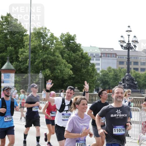 29.06.2025 - hella hamburg halbmarathon Jannik Wohlers http://msf.ph/oto/8340968 29.06.2025 10:41:53 Lombardsbrücke 1150, 1360, 1624, 1752, 1929, 1957, 2069, 2523, 2974, 3276, 3605, 4329, 4353, 4885, 4891, 4892, 5419, 5671, 5810, 6828, 6837, 6917, 7260, 7357, 7557, 7666, 8014, 8459, 8525, 8526, 8712, 9008, 9370, 10027, 10532, 10734, 10842, 10899, 11074, 11075, 11463, 11464, 11468, 11550, 11677, 11840, 11841, 12162, 12403, 12682, 12725, 12854, 12903, 12904, 13205, 13250, 13406, 13456, 13952, 13953, 14108, 14328, 14381, 14405, 14426, 14530, 14585, 15004, 15155, 15311, 15912, 16352 meine-sportfotos.de