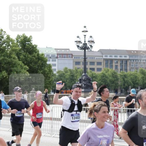 29.06.2025 - hella hamburg halbmarathon Jannik Wohlers http://msf.ph/oto/8341017 29.06.2025 10:41:53 Lombardsbrücke 1150, 1360, 1624, 1752, 1929, 1957, 2069, 2523, 2974, 3276, 3605, 4329, 4353, 4885, 4891, 4892, 5419, 5671, 5810, 6828, 6837, 6917, 7260, 7357, 7557, 7666, 8014, 8459, 8525, 8526, 8712, 9008, 9370, 10027, 10532, 10734, 10842, 10899, 11074, 11075, 11463, 11464, 11468, 11550, 11677, 11840, 11841, 12162, 12403, 12682, 12725, 12854, 12903, 12904, 13205, 13250, 13406, 13456, 13952, 13953, 14108, 14328, 14381, 14405, 14426, 14530, 14585, 15004, 15155, 15311, 15912, 16352 meine-sportfotos.de