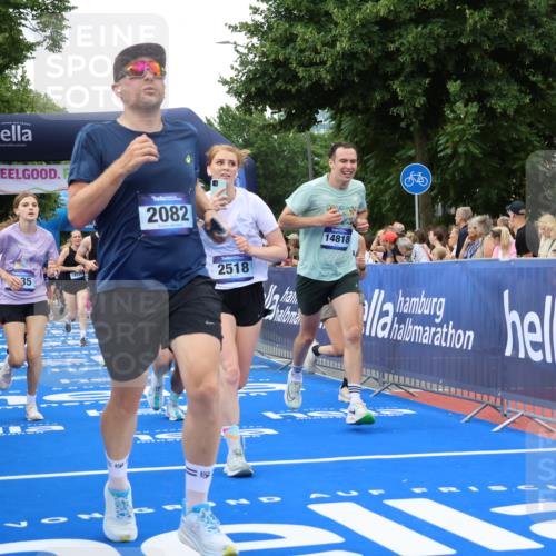 29.06.2025 - hella hamburg halbmarathon Strokosch-Dieckow http://msf.ph/oto/8341021 29.06.2025 10:53:44 Ziel 1422, 1706, 1870, 2058, 2082, 2518, 2630, 3819, 5399, 5607, 6260, 6877, 7177, 8285, 8335, 9922, 10529, 10891, 10895, 11588, 11589, 11604, 12413, 12632, 13865, 14026, 14702, 14818, 15061, 15441, 15502, 16092, 16538, 17482, 17740, 18143, 18249, 18418, 18487, 18514, 18715, 18759, 18915, 19177 meine-sportfotos.de