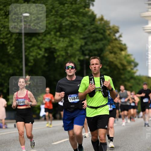 29.06.2025 - hella hamburg halbmarathon Dr. Thomas Lammeyer http://msf.ph/oto/8341051 29.06.2025 10:18:07 Kennedybrücke 1406, 1747, 2990, 3154, 3939, 4962, 5546, 5670, 5719, 6028, 6083, 6089, 7209, 7802, 7840, 7991, 8001, 8147, 8409, 9141, 9845, 9886, 11355 meine-sportfotos.de
