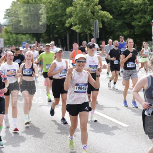 29.06.2025 - hella hamburg halbmarathon Jannik Wohlers http://msf.ph/oto/8341064 29.06.2025 10:41:57 Lombardsbrücke 1150, 1360, 1624, 1929, 1957, 2069, 2134, 3605, 4353, 4885, 4891, 4892, 5403, 5419, 5810, 6828, 6917, 7040, 7260, 7357, 7557, 7666, 8014, 8459, 8525, 8526, 8712, 8816, 9370, 9980, 10532, 10734, 10842, 10872, 10899, 11074, 11075, 11463, 11464, 11468, 11550, 11677, 12403, 12684, 12854, 12903, 12904, 13205, 13250, 13406, 13456, 13952, 13953, 14108, 14328, 14405, 14426, 14468, 14585, 15004, 15155, 15912, 16215, 16352 meine-sportfotos.de