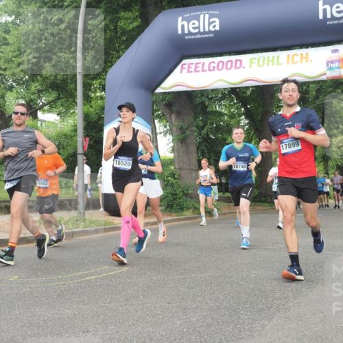 29.06.2025 - hella hamburg halbmarathon KatJ http://msf.ph/oto/8341073 29.06.2025 10:48:34 Zwischen KM18-KM19 1135, 1138, 2447, 6391, 6414, 6415, 8068, 8364 meine-sportfotos.de