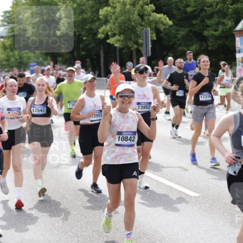 29.06.2025 - hella hamburg halbmarathon Jannik Wohlers http://msf.ph/oto/8341075 29.06.2025 10:41:57 Lombardsbrücke 1150, 1360, 1624, 1929, 1957, 2069, 2134, 3605, 4353, 4885, 4891, 4892, 5403, 5419, 5810, 6828, 6917, 7040, 7260, 7357, 7557, 7666, 8014, 8459, 8525, 8526, 8712, 8816, 9370, 9980, 10532, 10734, 10842, 10872, 10899, 11074, 11075, 11463, 11464, 11468, 11550, 11677, 12403, 12684, 12854, 12903, 12904, 13205, 13250, 13406, 13456, 13952, 13953, 14108, 14328, 14405, 14426, 14468, 14585, 15004, 15155, 15912, 16215, 16352 meine-sportfotos.de