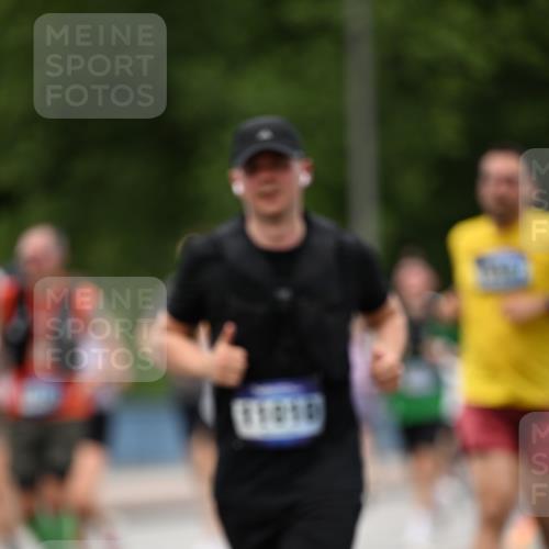 29.06.2025 - hella hamburg halbmarathon Dr. Thomas Lammeyer http://msf.ph/oto/8341078 29.06.2025 10:40:18 Kennedybrücke 1036, 1102, 1183, 1284, 1336, 1717, 2352, 2588, 2827, 3243, 3741, 3990, 4413, 4902, 4937, 5012, 5240, 5531, 6021, 6381, 6845, 6896, 7111, 7275, 7927, 8356, 8947, 10047, 10119, 10336, 10341, 10567, 11010, 11187, 11198 meine-sportfotos.de