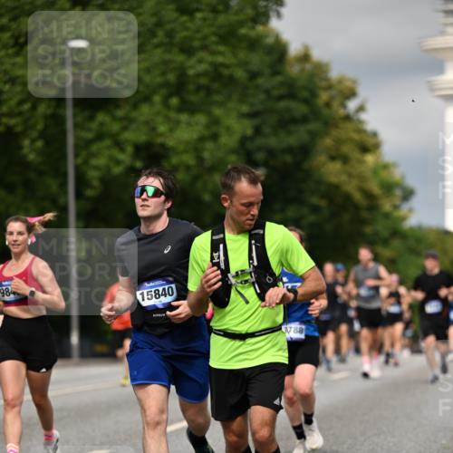 29.06.2025 - hella hamburg halbmarathon Dr. Thomas Lammeyer http://msf.ph/oto/8341089 29.06.2025 10:18:07 Kennedybrücke 1406, 1747, 2990, 3154, 3939, 4962, 5546, 5670, 5719, 6028, 6083, 6089, 7209, 7802, 7840, 7991, 8001, 8147, 8409, 9141, 9845, 9886, 11355 meine-sportfotos.de