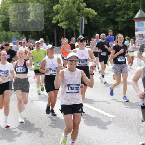 29.06.2025 - hella hamburg halbmarathon Jannik Wohlers http://msf.ph/oto/8341098 29.06.2025 10:41:57 Lombardsbrücke 1150, 1360, 1624, 1929, 1957, 2069, 2134, 3605, 4353, 4885, 4891, 4892, 5403, 5419, 5810, 6828, 6917, 7040, 7260, 7357, 7557, 7666, 8014, 8459, 8525, 8526, 8712, 8816, 9370, 9980, 10532, 10734, 10842, 10872, 10899, 11074, 11075, 11463, 11464, 11468, 11550, 11677, 12403, 12684, 12854, 12903, 12904, 13205, 13250, 13406, 13456, 13952, 13953, 14108, 14328, 14405, 14426, 14468, 14585, 15004, 15155, 15912, 16215, 16352 meine-sportfotos.de
