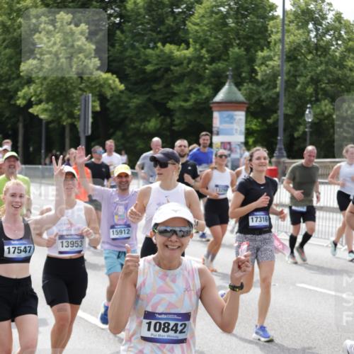 29.06.2025 - hella hamburg halbmarathon Jannik Wohlers http://msf.ph/oto/8341145 29.06.2025 10:41:58 Lombardsbrücke 1150, 1360, 1624, 1929, 1957, 2069, 2134, 3605, 4353, 4885, 4891, 4892, 5403, 5419, 5810, 6828, 6917, 7040, 7260, 7357, 7557, 7666, 8014, 8459, 8525, 8526, 8712, 8816, 9370, 9980, 10532, 10734, 10842, 10872, 10899, 11074, 11075, 11463, 11464, 11468, 11550, 11677, 12403, 12684, 12854, 12903, 12904, 13205, 13250, 13406, 13456, 13952, 13953, 14042, 14108, 14328, 14405, 14426, 14468, 14585, 14769, 15004, 15155, 15912, 16215, 16352 meine-sportfotos.de