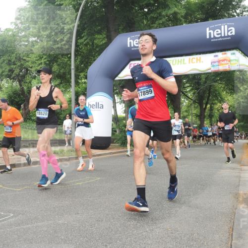 29.06.2025 - hella hamburg halbmarathon KatJ http://msf.ph/oto/8341153 29.06.2025 10:48:34 Zwischen KM18-KM19 1135, 1138, 2447, 6391, 6414, 6415, 8068, 8364 meine-sportfotos.de