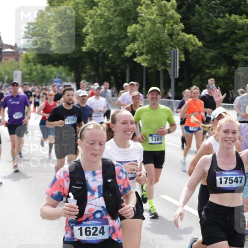 29.06.2025 - hella hamburg halbmarathon Jannik Wohlers http://msf.ph/oto/8341162 29.06.2025 10:41:58 Lombardsbrücke 1150, 1360, 1624, 1929, 1957, 2069, 2134, 3605, 4353, 4885, 4891, 4892, 5403, 5419, 5810, 6828, 6917, 7040, 7260, 7357, 7557, 7666, 8014, 8459, 8525, 8526, 8712, 8816, 9370, 9980, 10532, 10734, 10842, 10872, 10899, 11074, 11075, 11463, 11464, 11468, 11550, 11677, 12403, 12684, 12854, 12903, 12904, 13205, 13250, 13406, 13456, 13952, 13953, 14042, 14108, 14328, 14405, 14426, 14468, 14585, 14769, 15004, 15155, 15912, 16215, 16352 meine-sportfotos.de