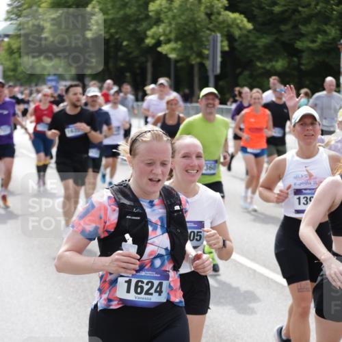 29.06.2025 - hella hamburg halbmarathon Jannik Wohlers http://msf.ph/oto/8341202 29.06.2025 10:41:58 Lombardsbrücke 1150, 1360, 1624, 1929, 1957, 2069, 2134, 3605, 4353, 4885, 4891, 4892, 5403, 5419, 5810, 6828, 6917, 7040, 7260, 7357, 7557, 7666, 8014, 8459, 8525, 8526, 8712, 8816, 9370, 9980, 10532, 10734, 10842, 10872, 10899, 11074, 11075, 11463, 11464, 11468, 11550, 11677, 12403, 12684, 12854, 12903, 12904, 13205, 13250, 13406, 13456, 13952, 13953, 14042, 14108, 14328, 14405, 14426, 14468, 14585, 14769, 15004, 15155, 15912, 16215, 16352 meine-sportfotos.de