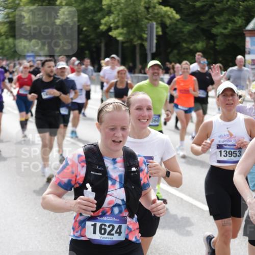 29.06.2025 - hella hamburg halbmarathon Jannik Wohlers http://msf.ph/oto/8341216 29.06.2025 10:41:58 Lombardsbrücke 1150, 1360, 1624, 1929, 1957, 2069, 2134, 3605, 4353, 4885, 4891, 4892, 5403, 5419, 5810, 6828, 6917, 7040, 7260, 7357, 7557, 7666, 8014, 8459, 8525, 8526, 8712, 8816, 9370, 9980, 10532, 10734, 10842, 10872, 10899, 11074, 11075, 11463, 11464, 11468, 11550, 11677, 12403, 12684, 12854, 12903, 12904, 13205, 13250, 13406, 13456, 13952, 13953, 14042, 14108, 14328, 14405, 14426, 14468, 14585, 14769, 15004, 15155, 15912, 16215, 16352 meine-sportfotos.de