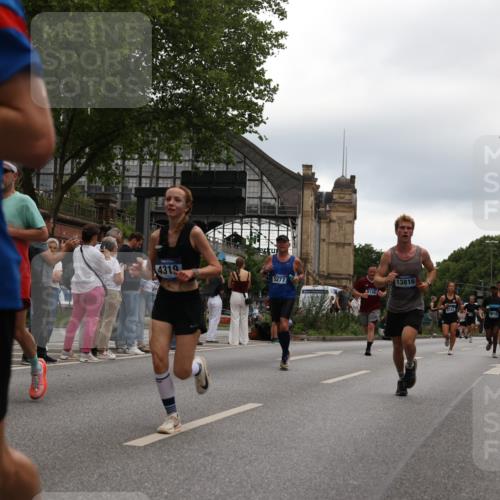29.06.2025 - hella hamburg halbmarathon Yannick Fuchs http://msf.ph/oto/8341231 29.06.2025 10:52:12 20KM 1319, 1595, 1833, 2250, 2488, 2656, 2840, 2907, 3251, 3859, 4319, 4502, 4550, 4632, 4708, 4767, 5277, 5341, 5675, 5926, 6104, 6138, 6147, 6592, 6595, 7082, 7138, 7189, 7856, 8322, 8585, 9230, 9316, 10020, 10319, 10703, 10788, 11394, 11645, 11846, 12378, 12495, 12585, 12879, 13287, 13512, 13694, 13816, 13880, 14266, 14571, 15197, 15434, 15527, 16189, 16531, 17405, 17415, 17531, 17827, 18068, 18180, 18492, 18501, 18587, 18727 meine-sportfotos.de