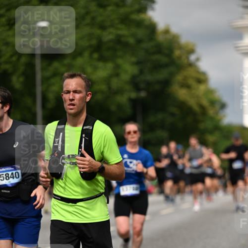 29.06.2025 - hella hamburg halbmarathon Dr. Thomas Lammeyer http://msf.ph/oto/8341286 29.06.2025 10:18:08 Kennedybrücke 1406, 1747, 2990, 3154, 3728, 3756, 3939, 4962, 5546, 5670, 5719, 6028, 6083, 6089, 7209, 7802, 7840, 7991, 8001, 8147, 8409, 9141, 9845, 11355 meine-sportfotos.de