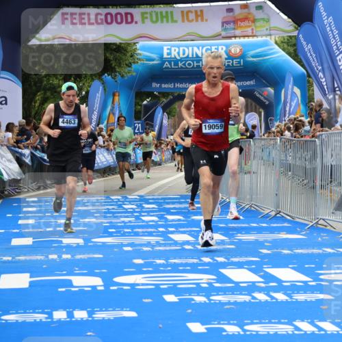 29.06.2025 - hella hamburg halbmarathon Strokosch-Dieckow http://msf.ph/oto/8341336 29.06.2025 10:32:52 Ziel 4463, 4749, 6358, 10453, 12290, 13686, 14028, 15054, 16425, 18679, 18687, 19059 meine-sportfotos.de