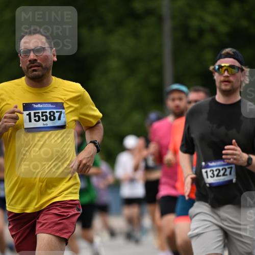 29.06.2025 - hella hamburg halbmarathon Dr. Thomas Lammeyer http://msf.ph/oto/8341354 29.06.2025 10:40:20 Kennedybrücke 1036, 1102, 1183, 1284, 1336, 1717, 2352, 2588, 3243, 3741, 3990, 4413, 4902, 4937, 5012, 5240, 5531, 6021, 6381, 6845, 6896, 7111, 7275, 7927, 8356, 8947, 9295, 10047, 10119, 10336, 10341, 10567, 11010, 11187, 11198 meine-sportfotos.de