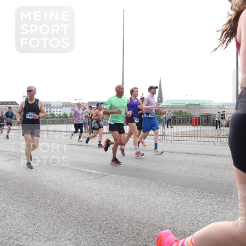 29.06.2025 - hella hamburg halbmarathon Lena Gebhardt http://msf.ph/oto/8341373 29.06.2025 10:38:16 Lombardsbrücke 16876, 52, 1812, 166, 615, 13442, 93, 1196, 1394, 1457, 1578, 1596, 1721, 1742, 1791, 1799, 1901, 1966, 1985, 2113, 2151, 2498, 2786, 3010, 3094, 3095, 3242, 3246, 3286, 3338, 3635, 3636, 3716, 3777, 3841, 3880, 4139, 4155, 4159, 4414, 4883, 4921, 5085, 5089, 5139, 5155, 5300, 5617, 5684, 5713, 5735, 6199, 6200, 6362, 6697, 6751, 6930, 7117, 7118, 7165, 7244, 7371, 7552, 7561, 7629, 7692, 7696, 7868, 7914, 8985, 10836, 11087, 11543 meine-sportfotos.de